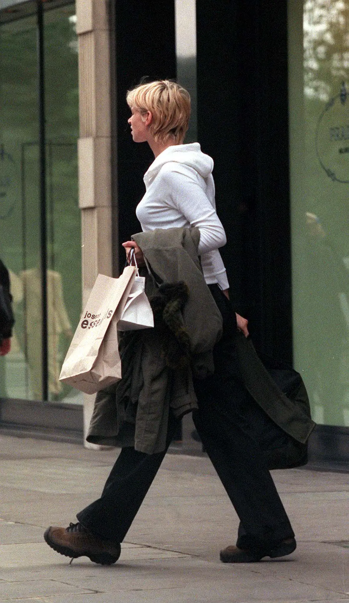 Radio DJ Zoe Ball is spotted shopping at designer boutiques in Knightsbridge, London.
