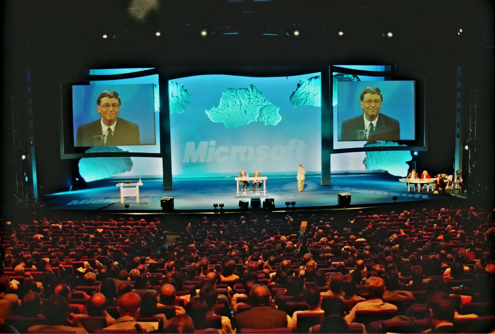 Wide stage view of Bill Gates at a Paris internet seminar in 1998