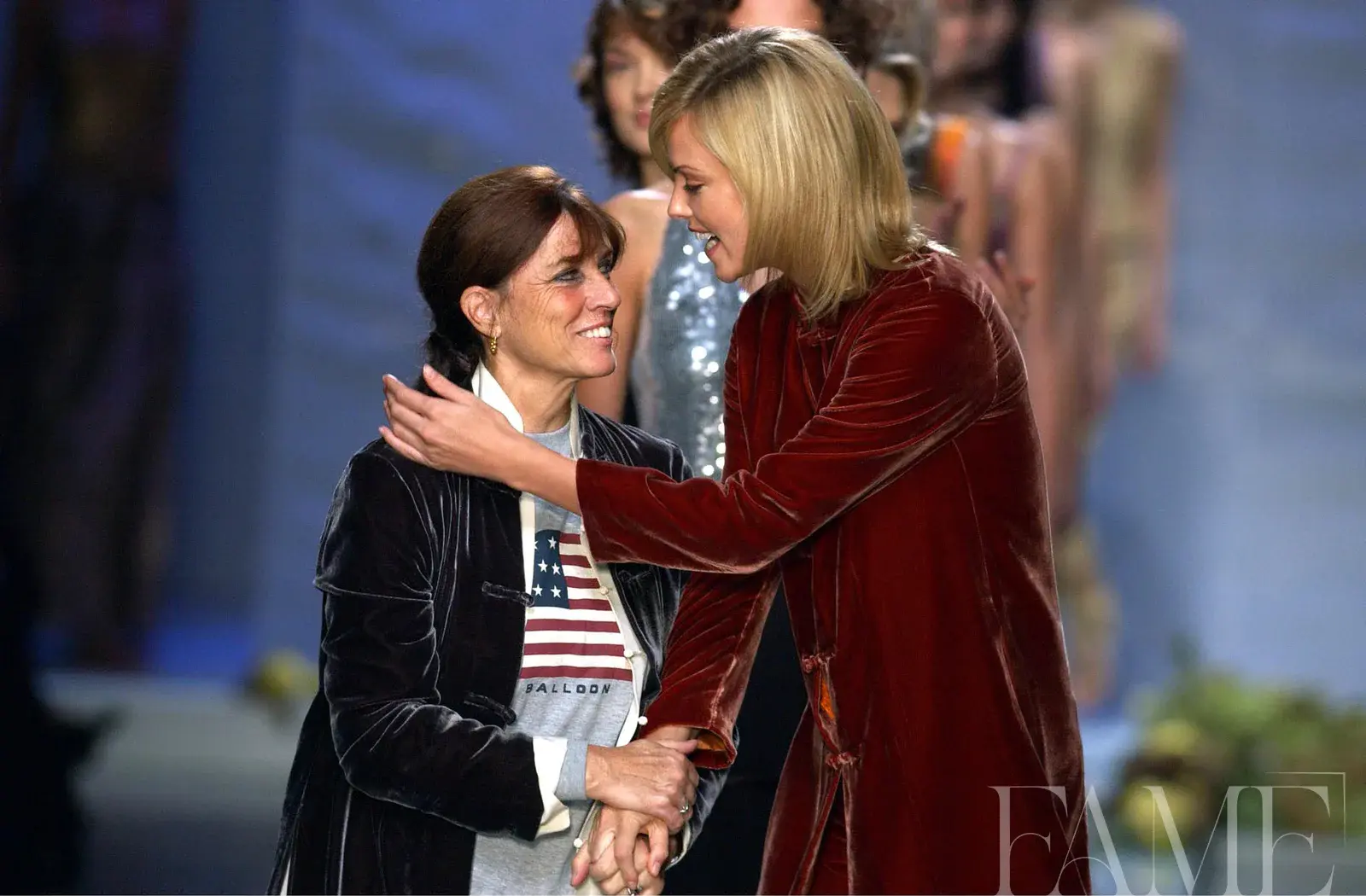 Charlize Theron speaking with Bebi Greco during the Blunauta show in Milan in 2001
