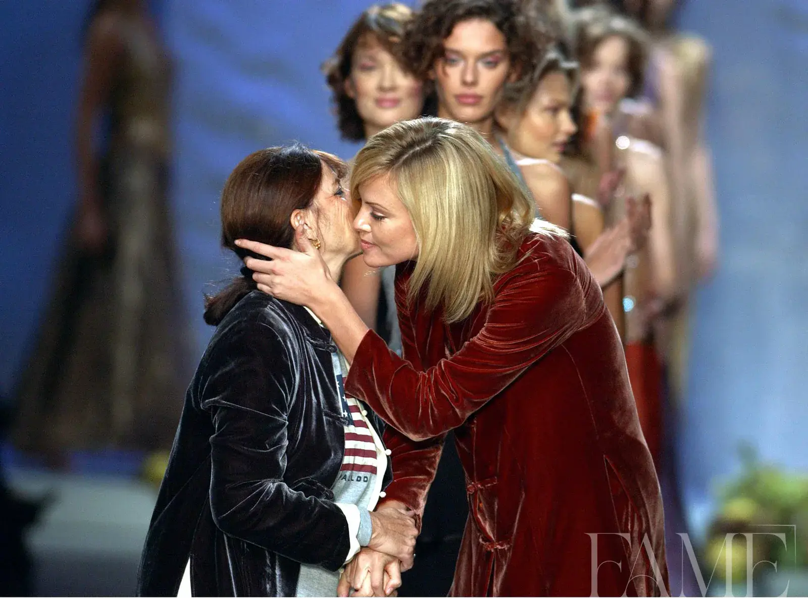 Charlize Theron greeting Bebi Greco on the Blunauta catwalk in Milan in 2001