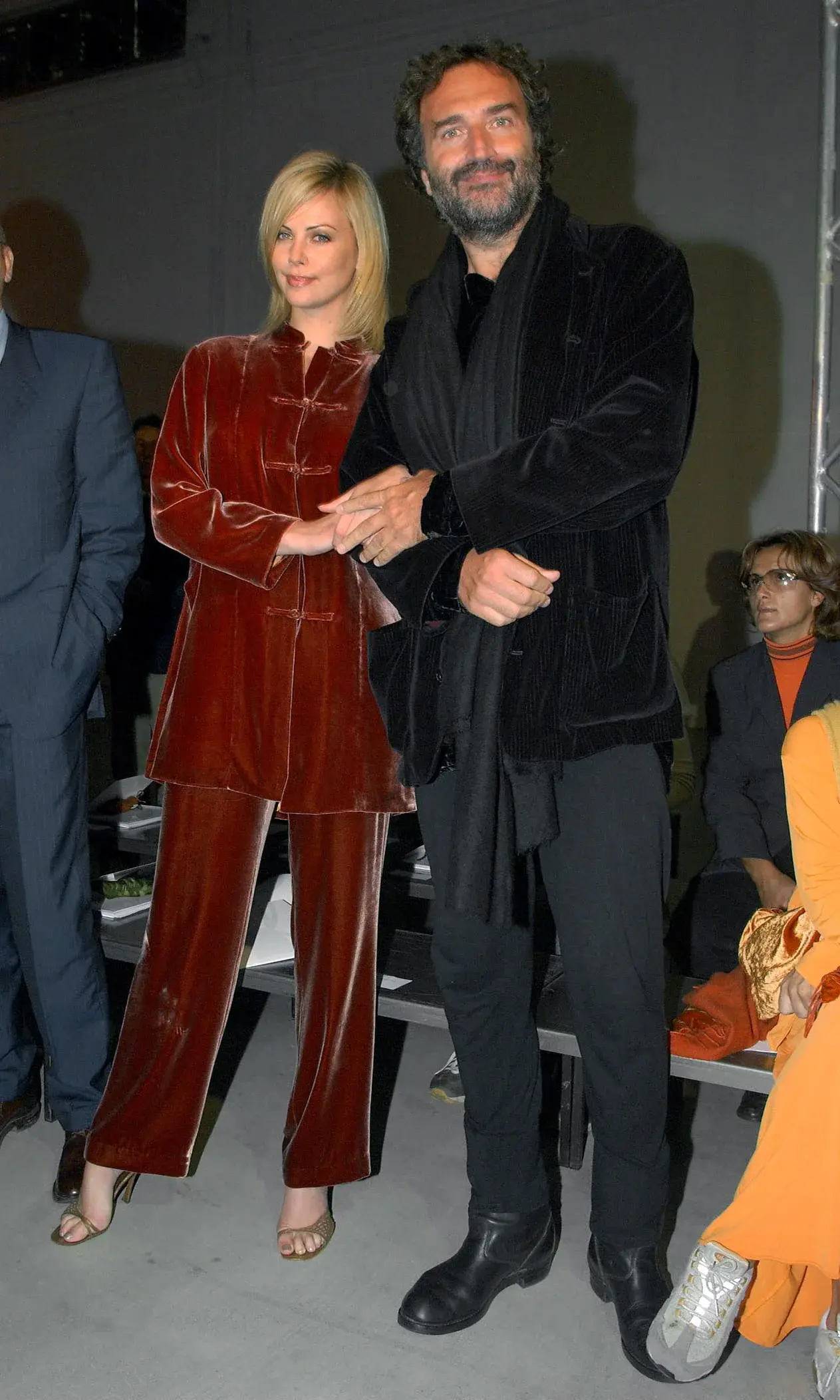Charlize Theron standing beside Fabrizio Ferri at the Blunauta show in Milan in 2001